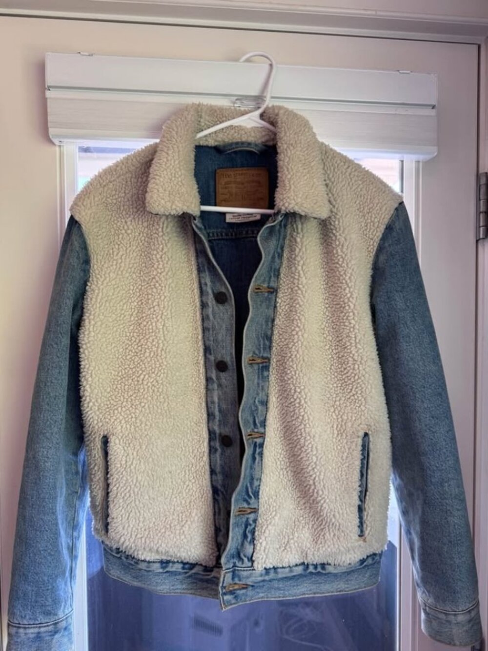 Limited Edition Levi’s Sherpa Panel Trucker Jacket - Unisex Small